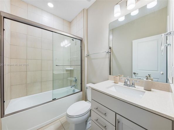8160 NW 78th St, Tamarac FL 33321