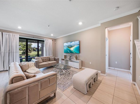 8160 NW 78th St, Tamarac FL 33321