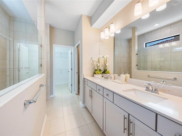8160 NW 78th St, Tamarac FL 33321