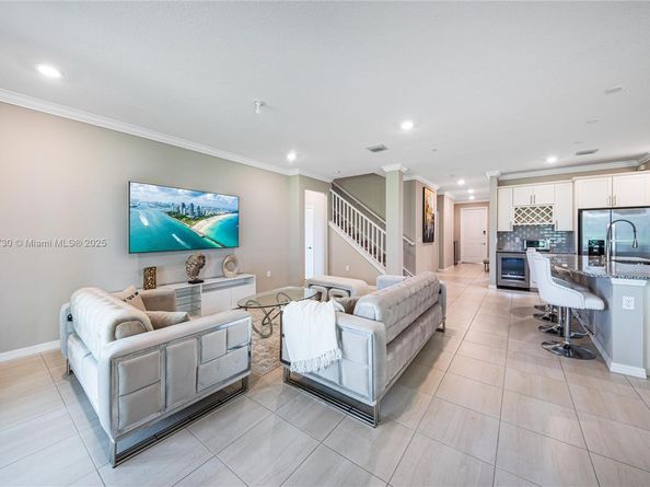 8160 NW 78th St, Tamarac FL 33321