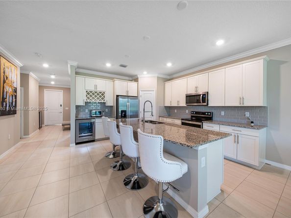 8160 NW 78th St, Tamarac FL 33321