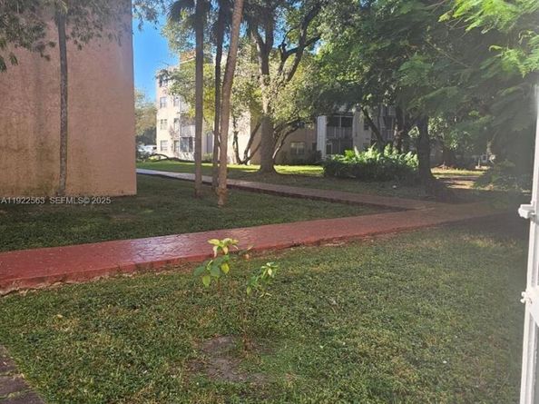 8411 NW 8th St 111, Miami FL 33126