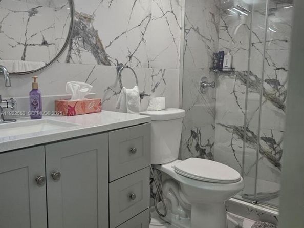 8411 NW 8th St 111, Miami FL 33126