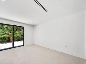 899 NE 71st St, Miami FL 33138