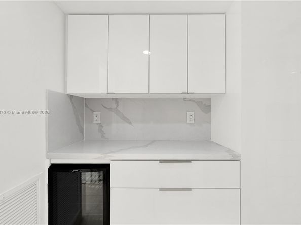 1769 Wa Kee Na Dr, Miami FL 33133