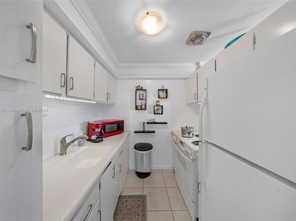 1015 SW 11th Ave 19K, Hallandale Beach FL 33009