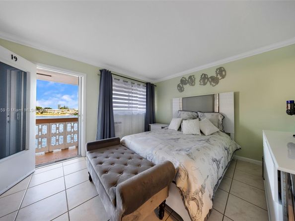1015 SW 11th Ave 19K, Hallandale Beach FL 33009