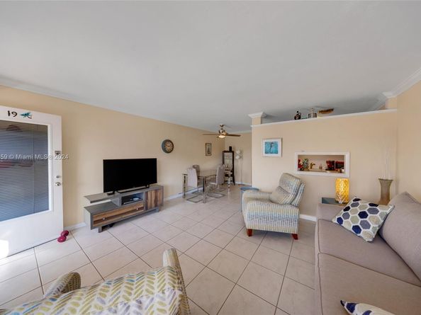 1015 SW 11th Ave 19K, Hallandale Beach FL 33009