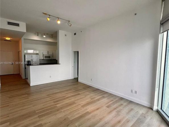 325 S Biscayne Blvd LPH 17, Miami FL 33131