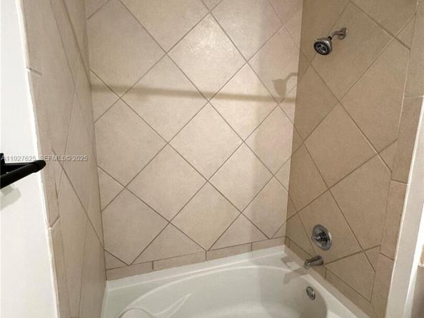 325 S Biscayne Blvd LPH 17, Miami FL 33131