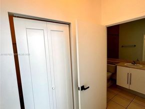 325 S Biscayne Blvd LPH 17, Miami FL 33131