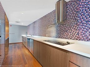 325 S Biscayne Blvd LPH 17, Miami FL 33131