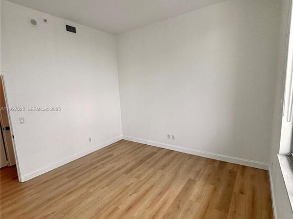 325 S Biscayne Blvd LPH 17, Miami FL 33131