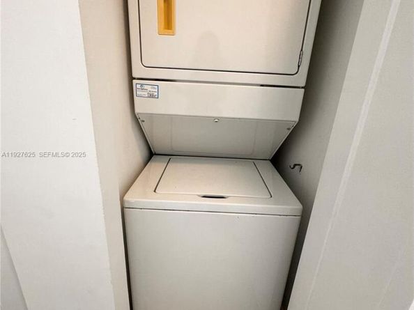 325 S Biscayne Blvd LPH 17, Miami FL 33131