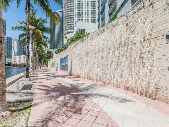 325 S Biscayne Blvd LPH 17, Miami FL 33131