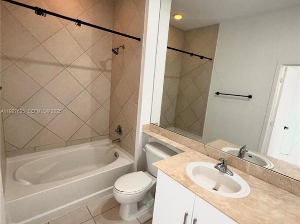 325 S Biscayne Blvd LPH 17, Miami FL 33131