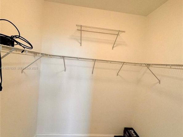 325 S Biscayne Blvd LPH 17, Miami FL 33131