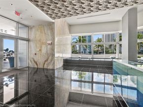 325 S Biscayne Blvd LPH 17, Miami FL 33131