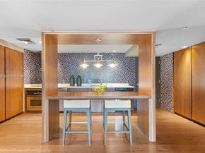 325 S Biscayne Blvd LPH 17, Miami FL 33131