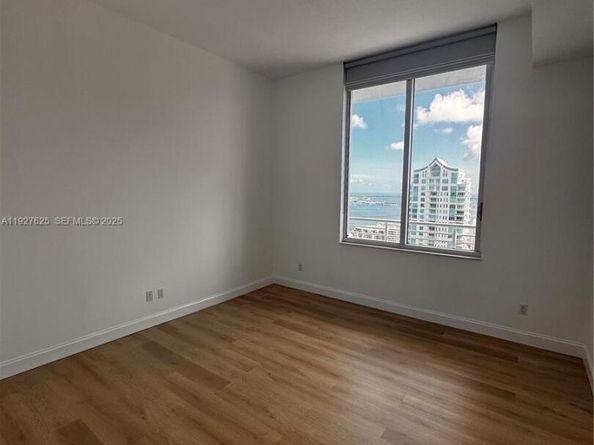 325 S Biscayne Blvd LPH 17, Miami FL 33131