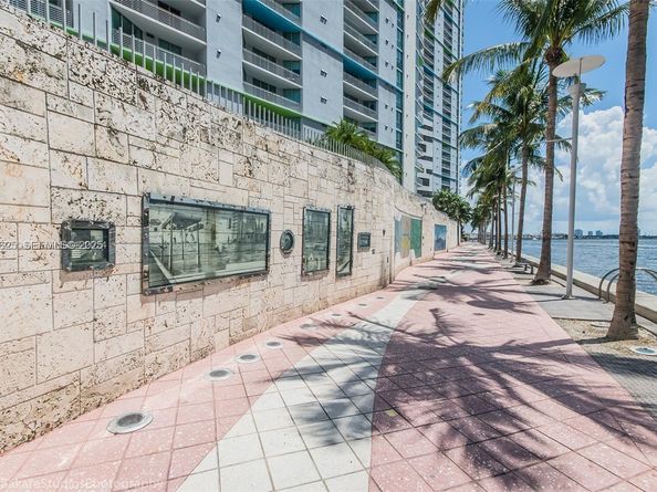 325 S Biscayne Blvd LPH 17, Miami FL 33131