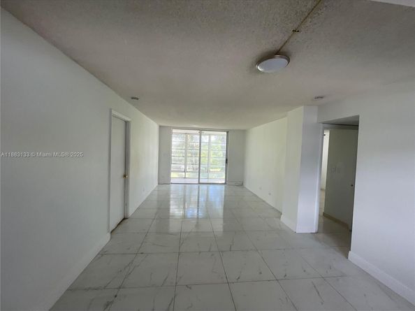 447 NE 195th St 317, Miami FL 33179