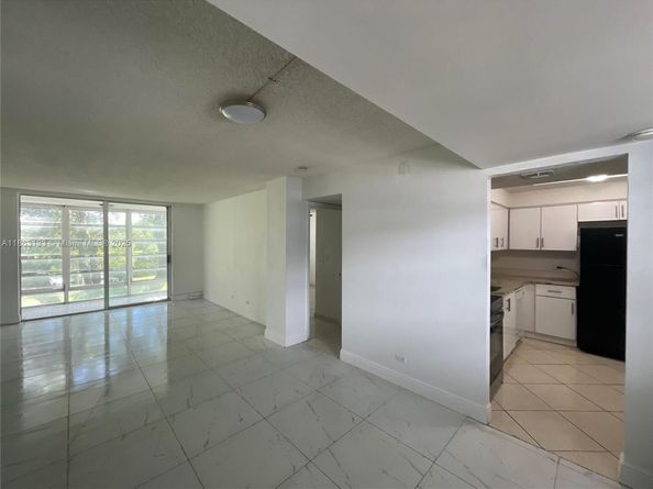 447 NE 195th St 317, Miami FL 33179