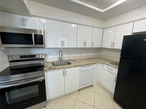 447 NE 195th St 317, Miami FL 33179