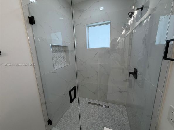 1355 NW 42nd St, Miami FL 33142