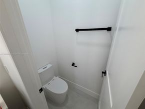 1355 NW 42nd St, Miami FL 33142