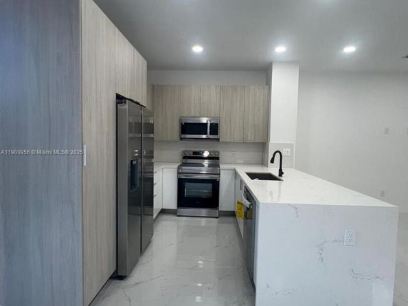 1355 NW 42nd St, Miami FL 33142