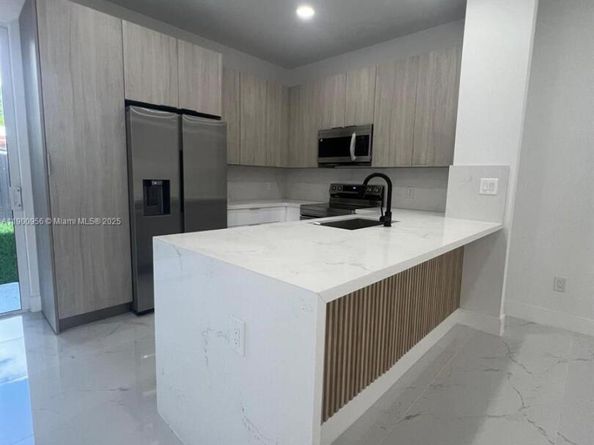 1355 NW 42nd St, Miami FL 33142