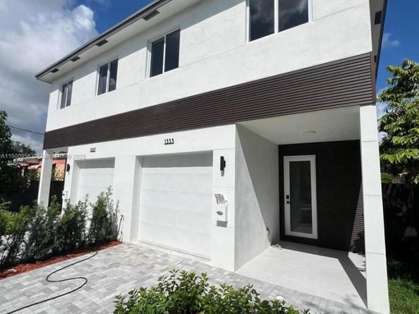 1355 NW 42nd St, Miami FL 33142