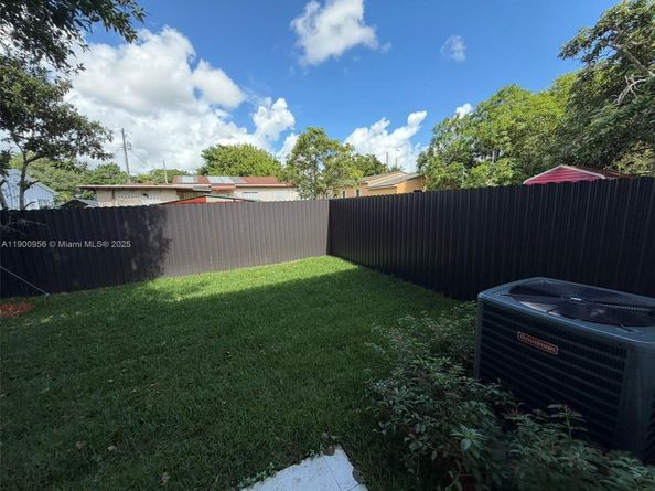 1355 NW 42nd St, Miami FL 33142