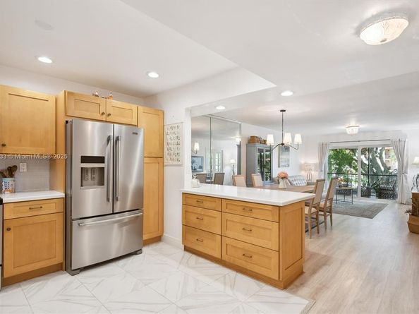 611 S Hollybrook Dr 205, Pembroke Pines FL 33025