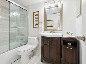 611 S Hollybrook Dr 205, Pembroke Pines FL 33025
