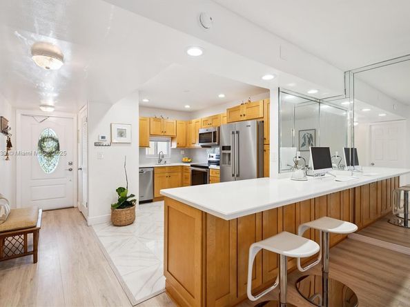611 S Hollybrook Dr 205, Pembroke Pines FL 33025