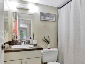5841 Washington St 62, Hollywood FL 33023