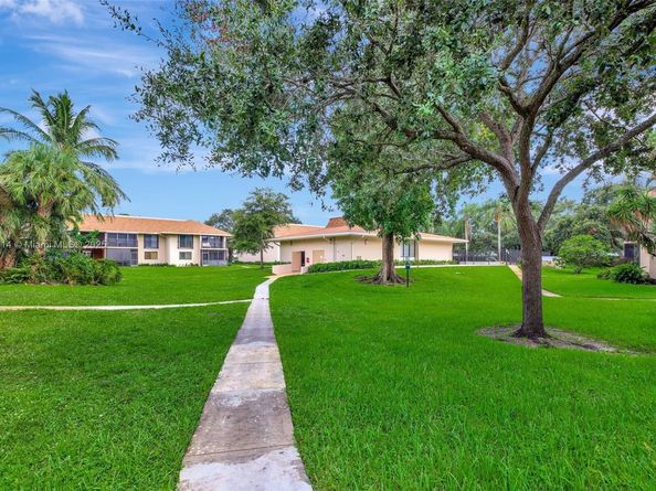 5841 Washington St 62, Hollywood FL 33023