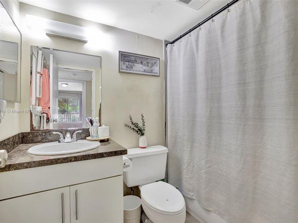 5841 Washington St 62, Hollywood FL 33023