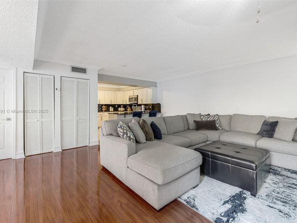 8450 SW 154th Cir Ct 207, Miami FL 33193