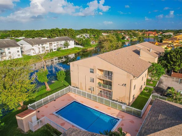 8450 SW 154th Cir Ct 207, Miami FL 33193