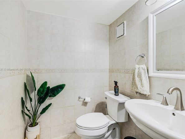 8450 SW 154th Cir Ct 207, Miami FL 33193