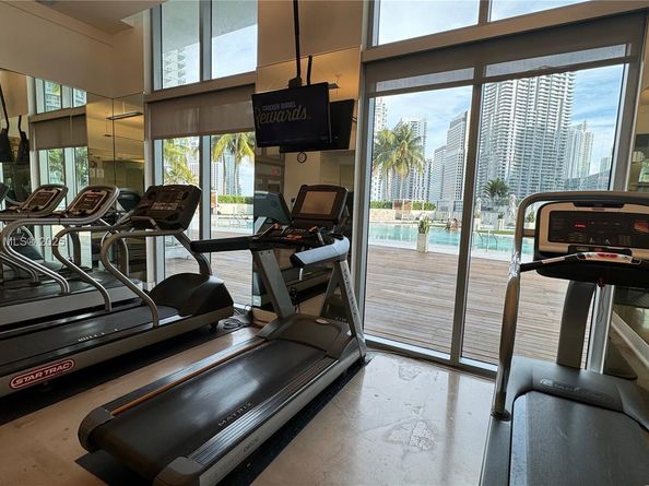 90 SW 3rd St PH17, Miami FL 33130