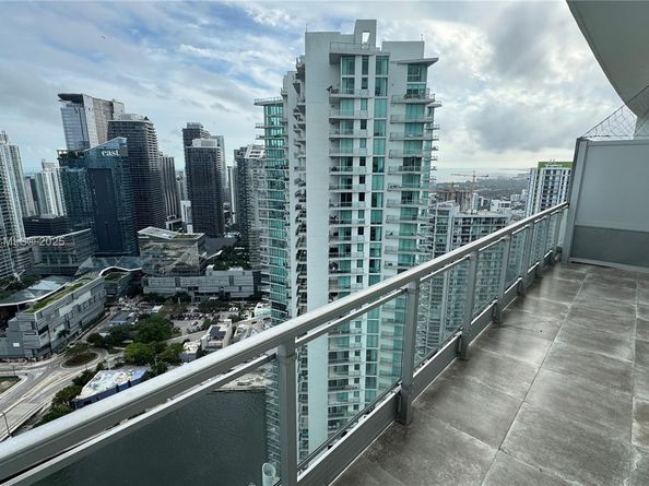 90 SW 3rd St PH17, Miami FL 33130