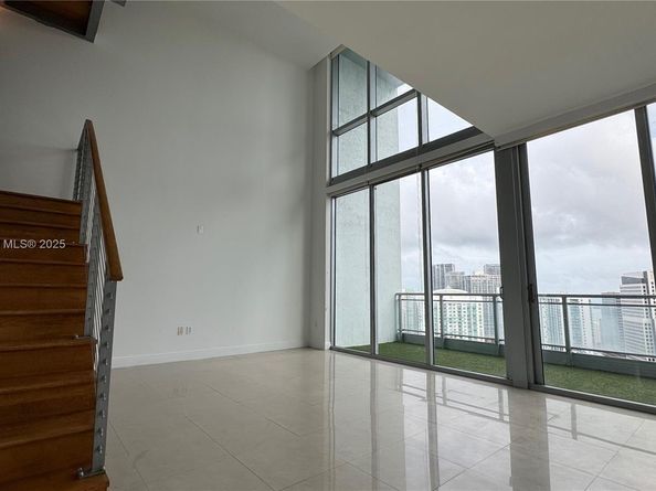 90 SW 3rd St PH17, Miami FL 33130