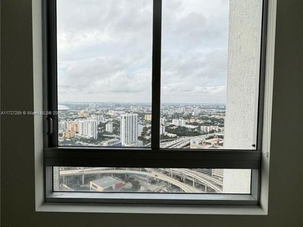 90 SW 3rd St PH17, Miami FL 33130