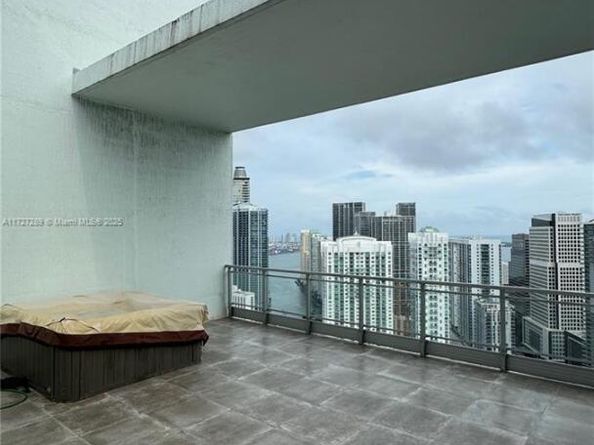 90 SW 3rd St PH17, Miami FL 33130