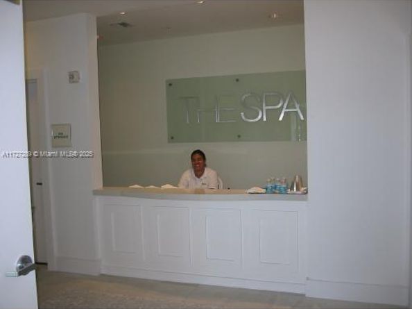 90 SW 3rd St PH17, Miami FL 33130
