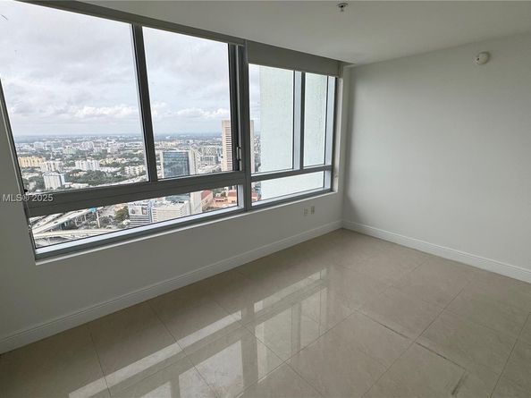 90 SW 3rd St PH17, Miami FL 33130